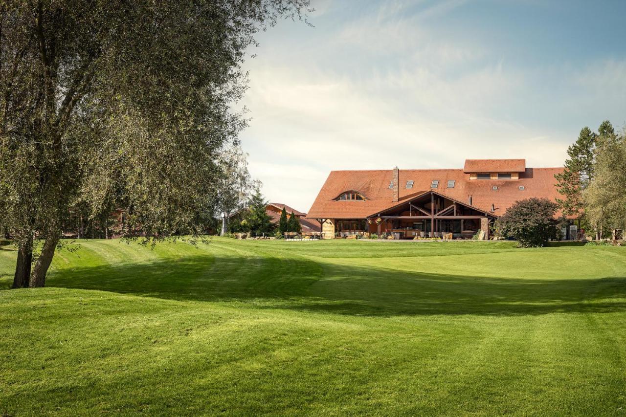 Golf&Spa Kunětická Hora Dritec Exterior foto